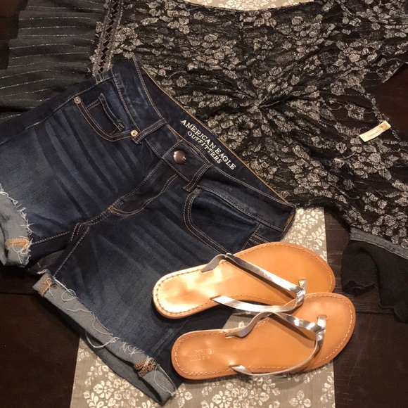 American Eagle Outfitters Pants - [AEO] Mid Rise Raw Hem Super Stretch Size 2 Shorts